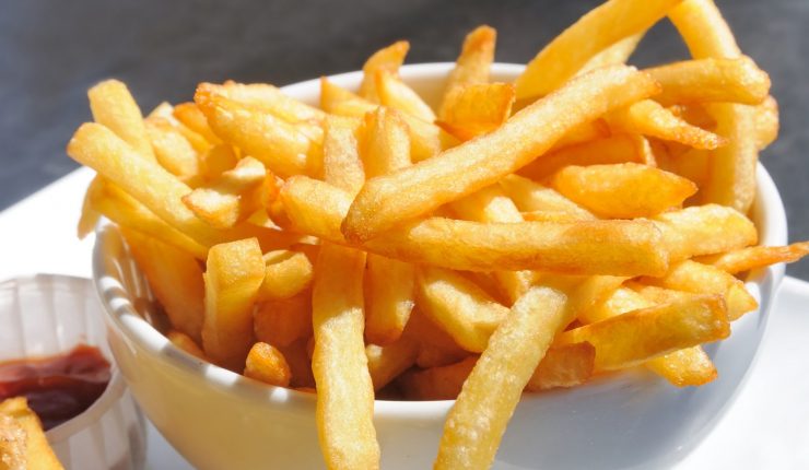 Empanadas y papas fritas